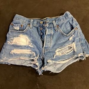 501 women’s Levi shorts